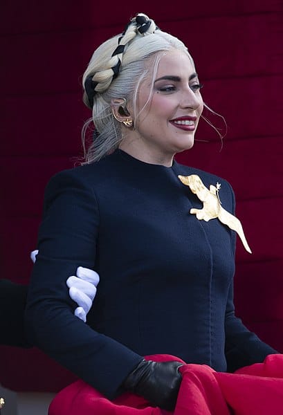 Lady Gaga with autoimmune disease - Fibromyalgia